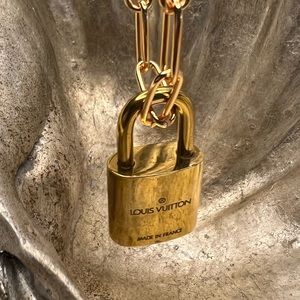 💯% authentic Louis Vuitton 💢No. 309💢 🔒 Lock only with Chain
